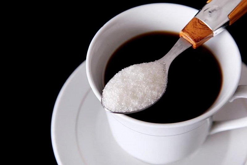 Диетолог дала советы по употреблению кофе, чая, сахара и молока