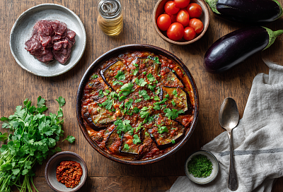 Собираем мясо с баклажанами по-грузински — и после первого раза вы будете возвращаться к этому вкусу снова