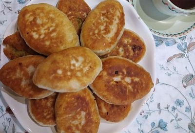Эти пирожки с картошкой (постный рецепт) покорили своей пышностью и простотой – можно жарить или в духовку