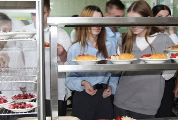 «Шведский стол» для старшеклассников: в двух школах Тимашевска ввели новую систему питания