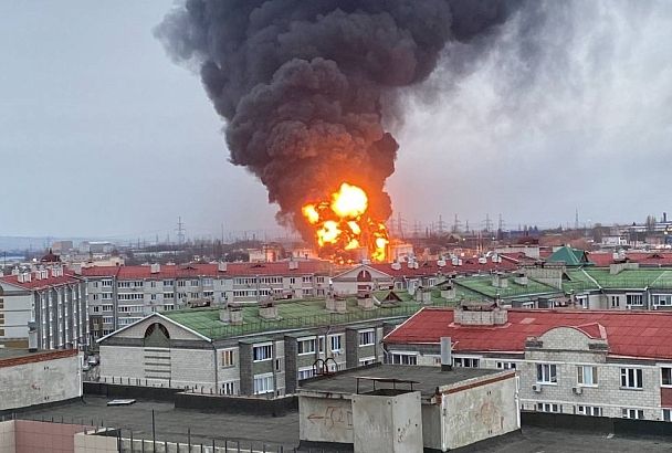 Нефтебаза в Белгороде загорелась из-за авиаудара с двух вертолетов ВС Украины