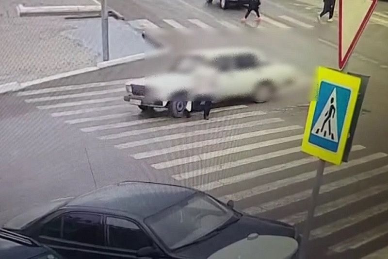 На Кубани водитель ВАЗа сбил женщину на пешеходном переходе и скрылся