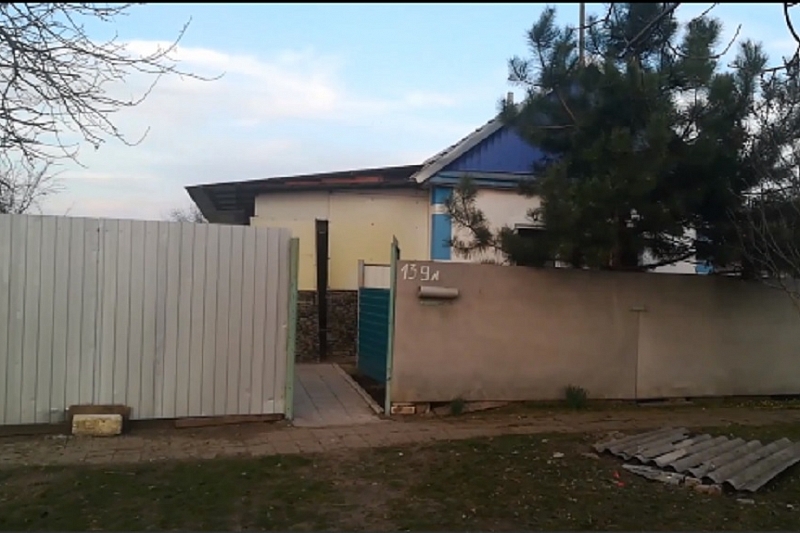 В Краснодарском крае двое вооруженных отверткой мужчин напали на семью пенсионеров