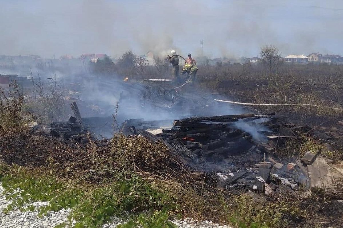 Полицейские установили мужчину, причастного к возгоранию поля под Анапой