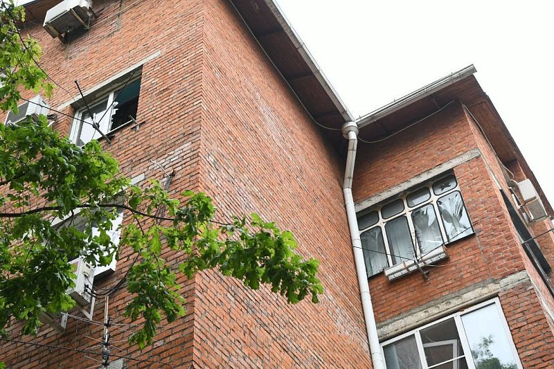 Выбило стекла, повреждена кровля: в Краснодаре приступят к восстановлению домов после атаки дрона