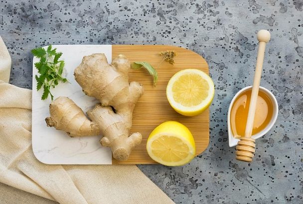 Не лекарство, но полезны: врач объяснила, как лимон и имбирь помогают организму бороться с простудой