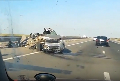 В Ростовской области водитель кроссовера выжил после того, как его автомобиль расплющило грузовиком 