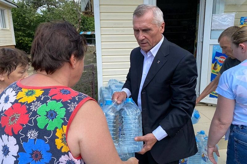Пять тонн питьевой воды доставили в Туапсинский район волонтеры