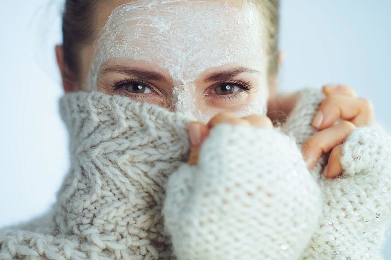 Как легко улучшить кожу лица в холодное время года: 5 лучших рецептов домашних масок 
