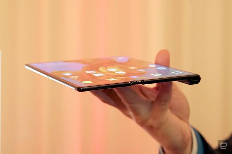 Huawei объявила цену и дату старта продаж смартфона Mate X