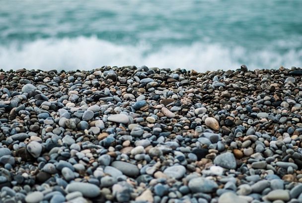 Сувенирная история: какие ценные камни можно найти в прибрежной гальке на Черном море 