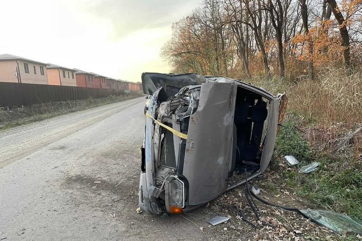 Под Краснодаром опрокинулся ВАЗ. Пострадал 16-летний водитель