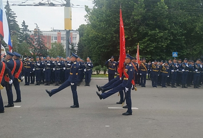 В Новороссийске завершился военный парад, в котором участвовали девять ветеранов