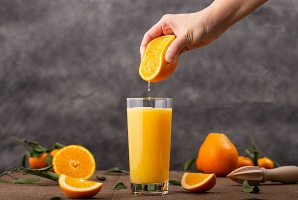 Не навреди: три причины, из-за которых свежевыжатые фруктовые соки нельзя считать исключительно полезными