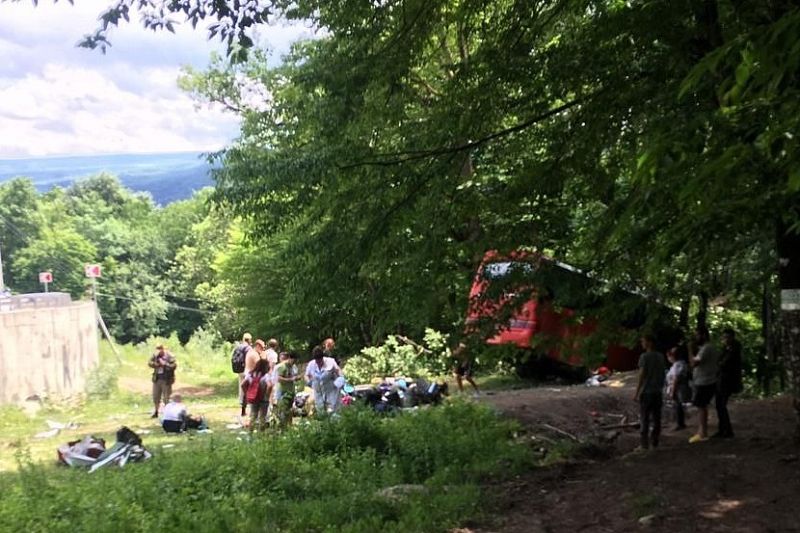 Количество пострадавших в массовом ДТП с туристическим автобусом на Кубани увеличилось до 12