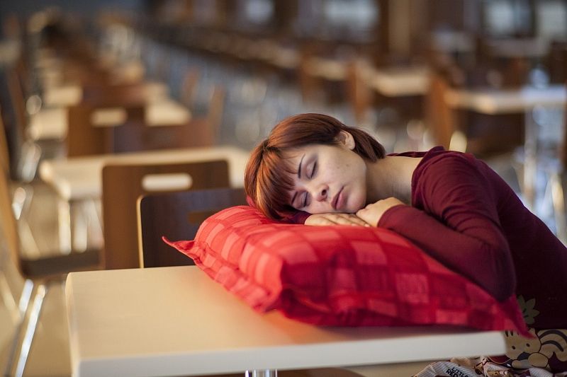 О чем говорит постоянная усталость: 7 причин сонливости