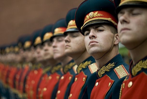 Срочно выйти замуж за военного: их семьи получат дополнительные льготы в 2024 году