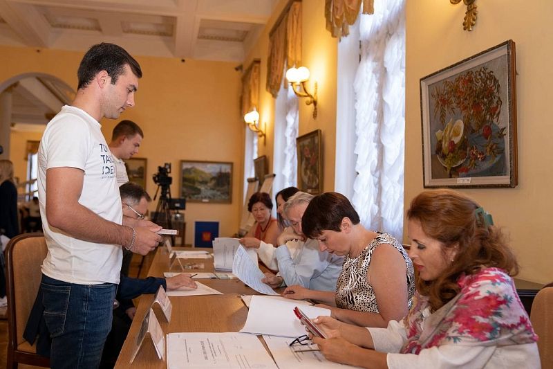  В первый день выборов в Краснодарском крае проголосовали более 840 тыс. избирателей