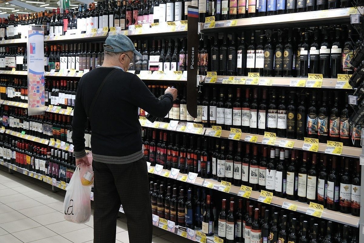 Пьяный покупатель разгромил стеллаж с алкоголем в краснодарском «Табрисе»