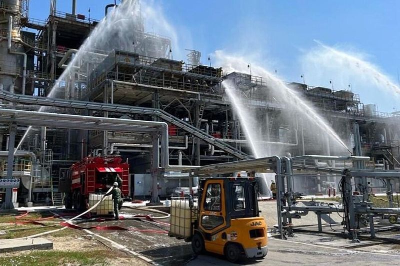 По факту взрывов на заводе нефтепродуктов в Ростовской области возбуждено уголовное дело