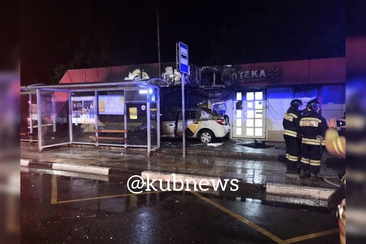 В Сочи во время ДТП водитель Яндекс.Такси сбил полицейского, дежурившего на остановке