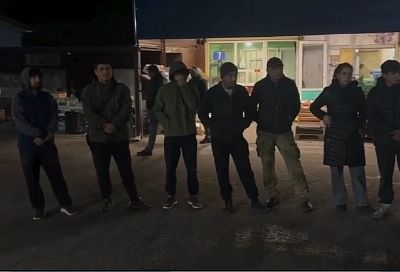 Мигрантов-нелегалов поймали полицейские на овощной базе в Новороссийске