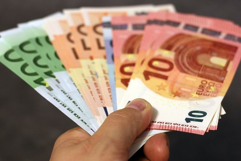 Курс евро поднялся выше 84 рублей впервые с апреля 2022 года
