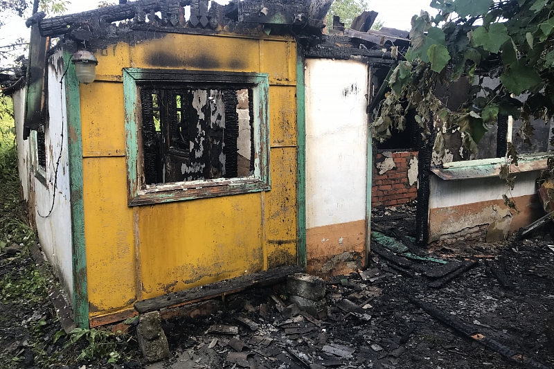 В Адыгее при пожаре погиб мужчина, второй получил 80% ожогов тела