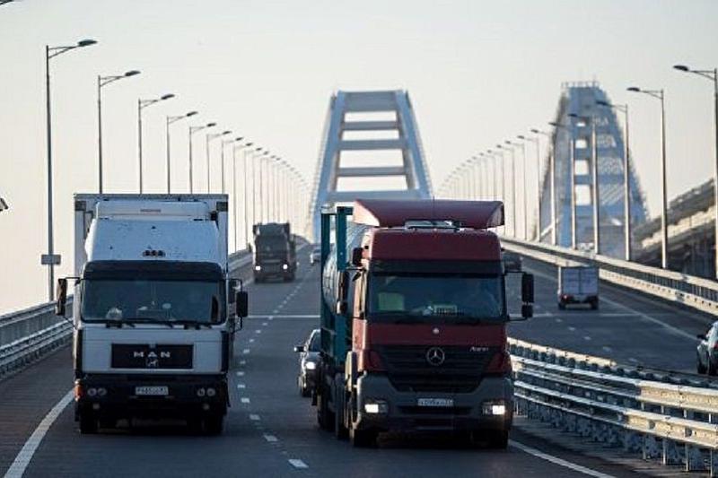 По Крымскому мосту с момента открытия проехало почти пять млн машин 