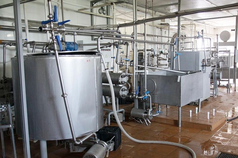 Практически все оборудование на молокозаводе отечественного производства.