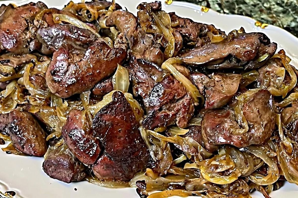 От такой печенки сложно оторваться, а всего-то надо было потратить пять минут и нежная печенка у вас на столе