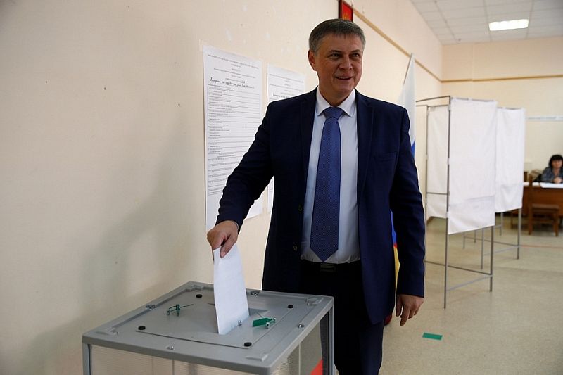 Первый вице-губернатор Кубани Игорь Галась принял участие в выборах