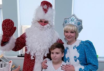 «Полицейский Дед Мороз» посетил детскую краевую больницу в Краснодаре