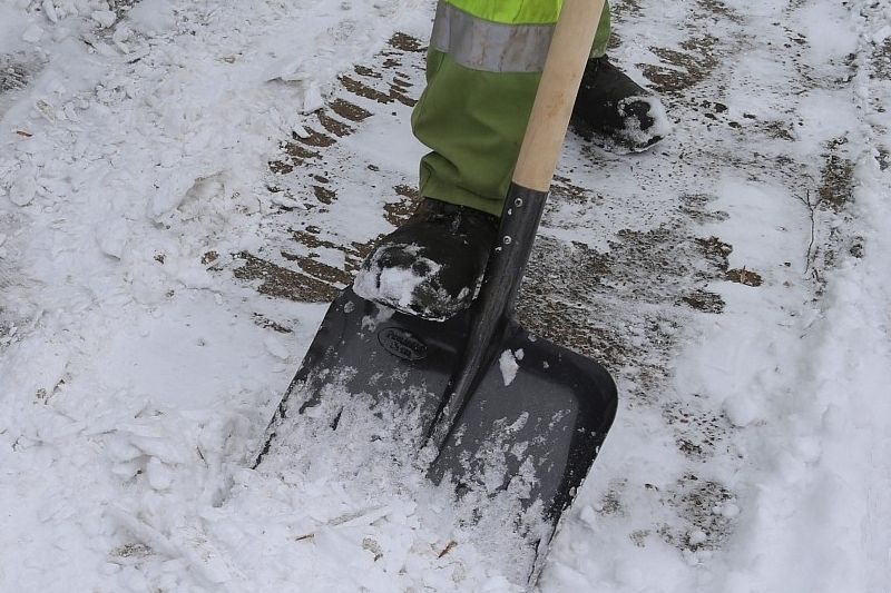 Управляющие компании и собственников в Краснодаре накажут за отсутствие очистки от наледи и снега