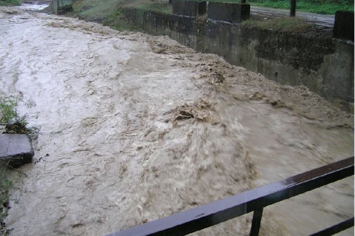 Завыли сирены. В Горячем Ключе поднялся уровень воды в реках