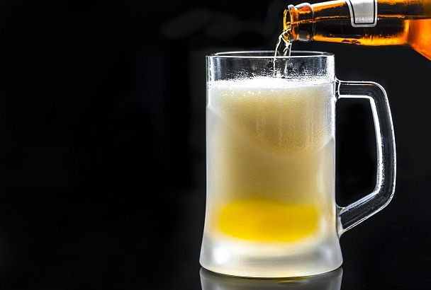 Два бокала пива и плотный ужин: доктор Мясников раскрыл свой любимый способ борьбы с хронической бессонницей