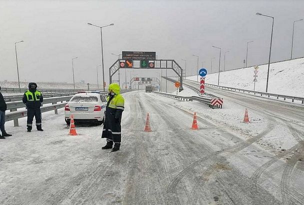 Перехватывающая парковка для автомобилей организована в Темрюкском районе по направлению к Крымскому мосту 