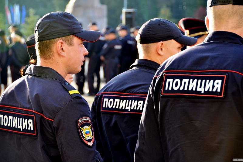 В Краснодаре полицейские изъяли в магазине контрафактную одежду и обувь на 6,3 млн рублей