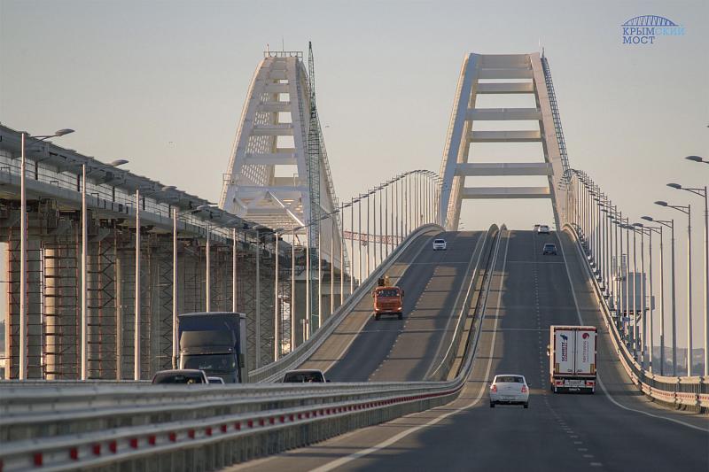 Очень сильно спешил: автомобиль проехал по Крымскому мосту со скоростью 243 км/ч