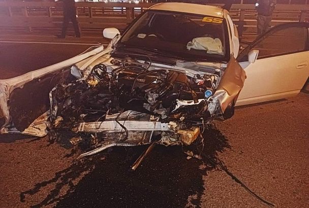 Появились фото с места жесткого ДТП в Краснодаре, где пассажир Honda вылетел из багажника и погиб