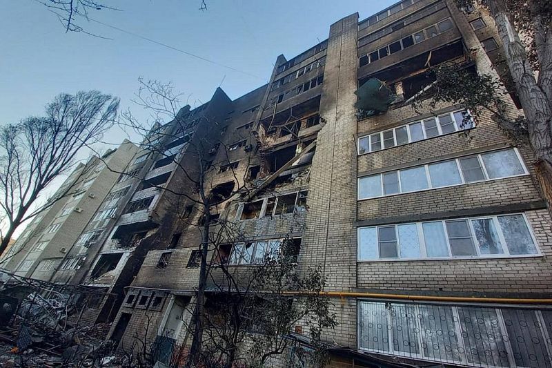 Жильцы 30 квартир поврежденного дома в Ейске забрали вещи и документы  
