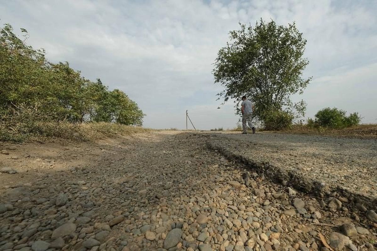 В Каневском районе потеряли дорогу: она нигде не числится, а следовательно, никем не ремонтируется