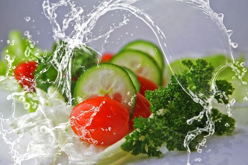 Многие овощи и фрукты состоят на 80-90% из воды