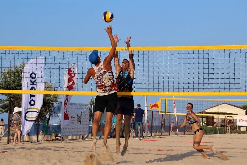 Команды из Новороссийска и Анапы победили на турнире по пляжному волейболу Energy Volley