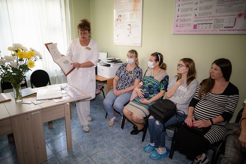 На лекцию в Школу здоровья, которая проходила в краснодарской женской консультации № 6, пришло больше десяти будущих мамочек, для которых настоящая беременность оказалась не первой.