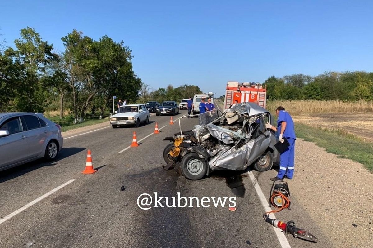 В Краснодарском крае в жестком ДТП с зерновозом погиб житель Донецка