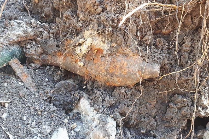 Жительница Краснодарского края в огороде обнаружила минометную мину времен войны
