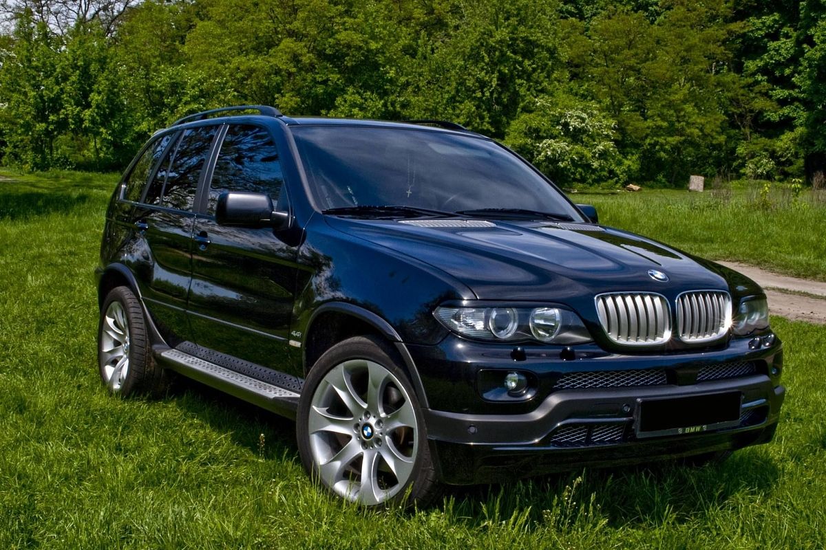 В Краснодарском крае мужчина взял BMW X5 на тест-драйв и продал его за 790 тыс. рублей