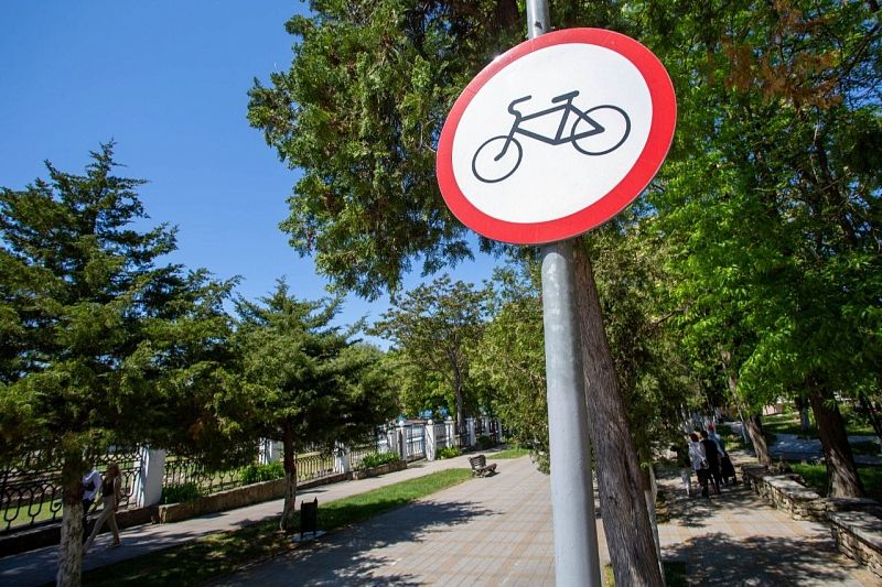 Проезд запрещен: на набережной Анапы начнут штрафовать за катание на велосипедах и электросамокатах