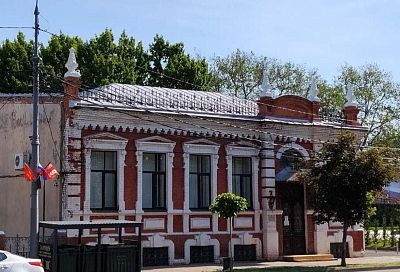 Кровлю старинного здания отреставрировали в Краснодаре
